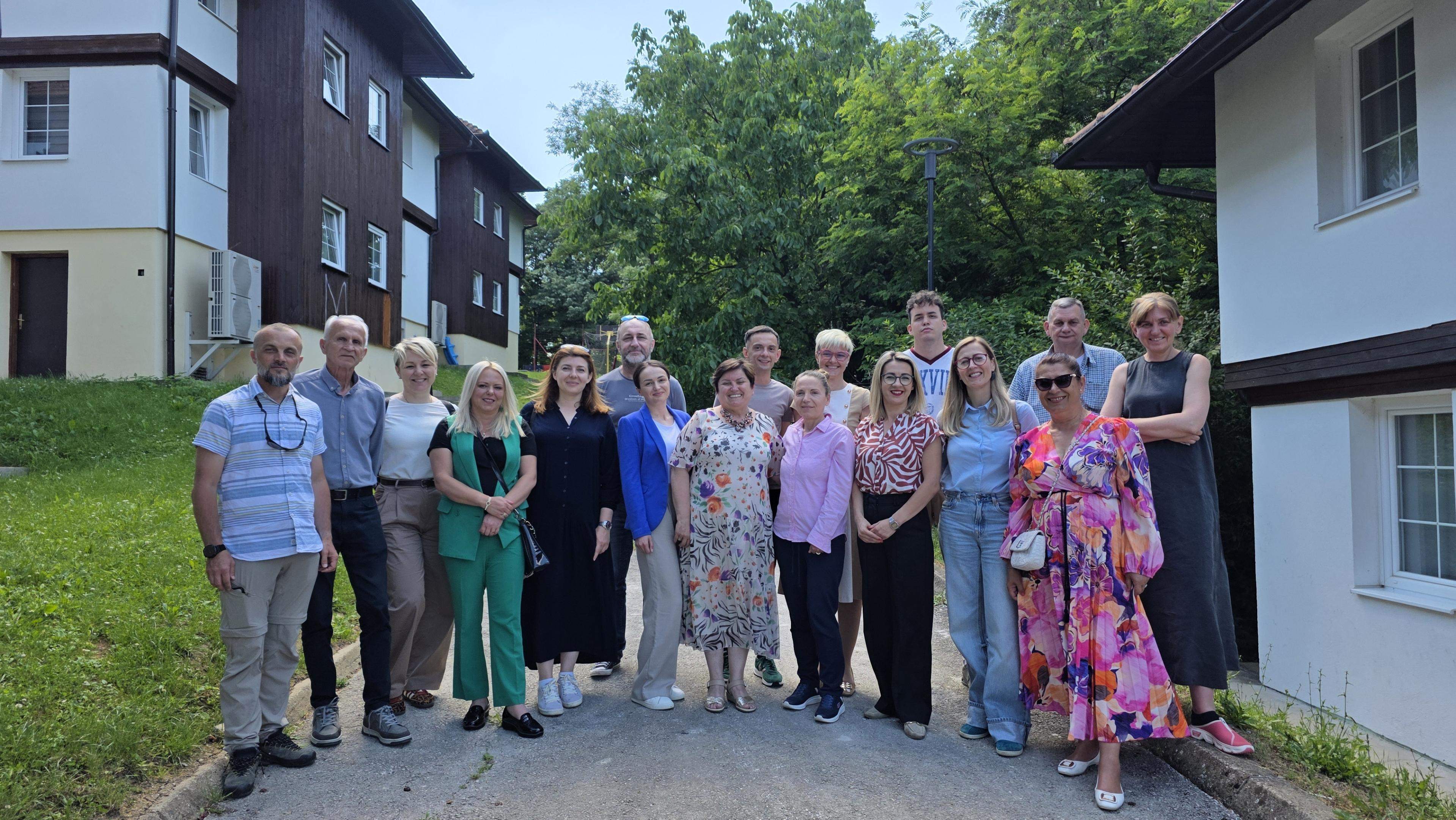 Media (1).jfif.jpg - Mediji kao partneri podr&scaron;ke djeci, mladima i porodicama: U Gračanici počela radionica o hraniteljstvu i podr&scaron;ci mladima